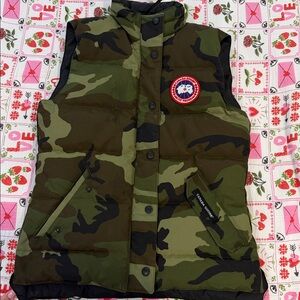 Canada Goose Charcoal Quilted Jacket size small in good condition